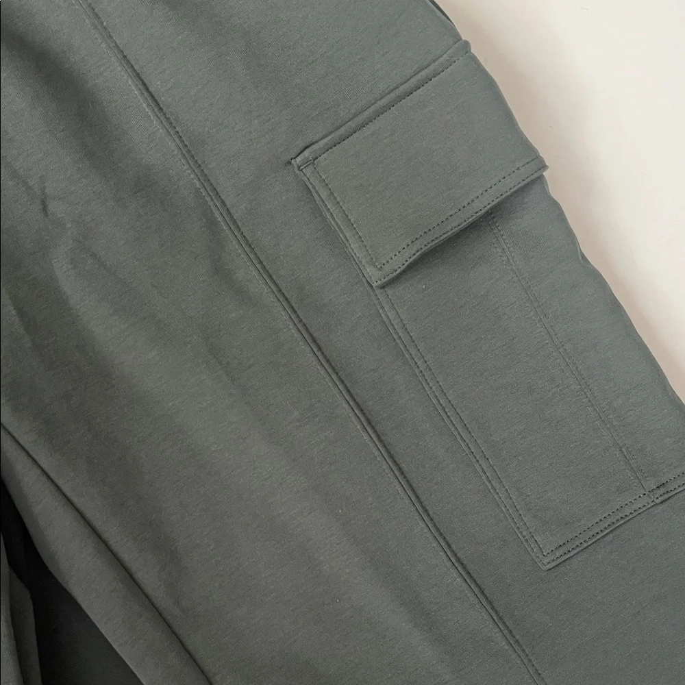 Old Navy Active Dark Green Wide Leg Cargo Pants size medium - Picture 4 of 11
